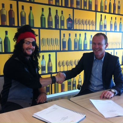 Adam Palmer signs new contract with Igluu
